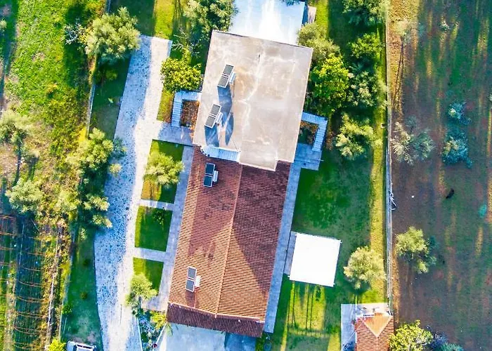 Anastasios Olive Garden Petalídhion